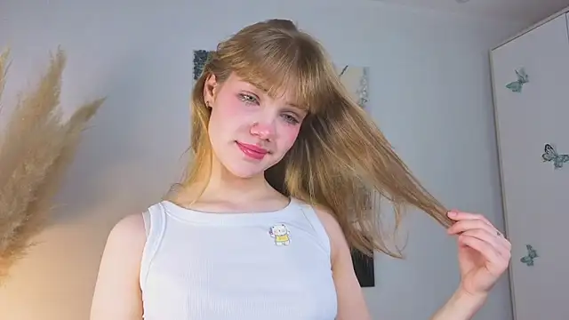 Snapshot of pienaple chatting on 10/26/25, 04:07 pienaple online show from 10/26/25, 04:07