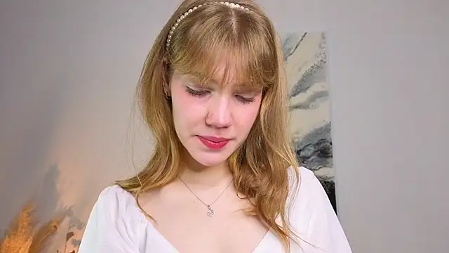 Snapshot of pienaple chatting on 11/02/25, 04:04 pienaple online show from 11/02/25, 04:04