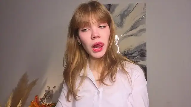 Snapshot of pienaple chatting on 11/09/25, 04:11 pienaple online show from 11/09/25, 04:11