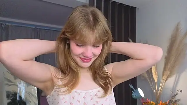 Snapshot of pienaple chatting on 11/12/25, 04:02 pienaple online show from 11/12/25, 04:02