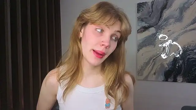 Snapshot of pienaple chatting on 11/22/25, 04:11 pienaple online show from 11/22/25, 04:11