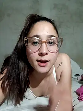 Snapshot of linameii chatting on 09/21/25, 11:17 linameii online show from 09/21/25, 11:17