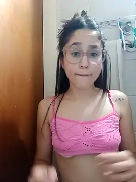 Snapshot of linameii chatting on 10/16/25, 01:06 linameii online show from 10/16/25, 01:06