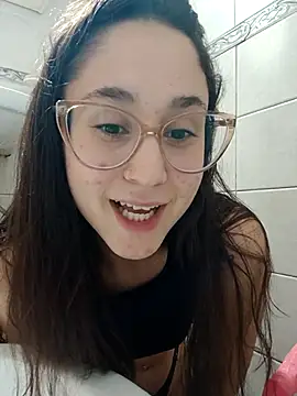 Snapshot of linameii chatting on 10/25/25, 02:19 linameii online show from 10/25/25, 02:19