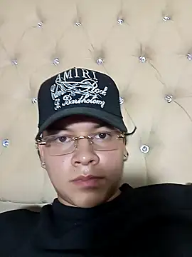 Snapshot of yao-3445 chatting on 09/19/25, 01:18 yao-3445 online show from 09/19/25, 01:18