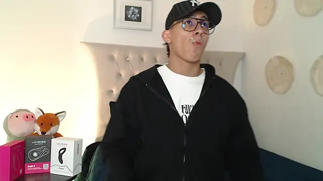 SalvadorFit online show from 11/18/25, 08:35