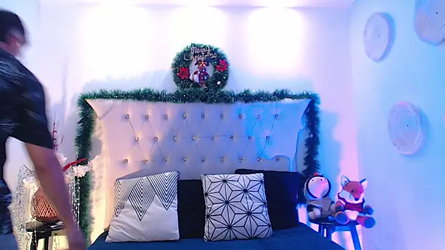 Snapshot of SalvadorFit chatting on 12/20/25, 08:38 SalvadorFit online show from 12/20/25, 08:38