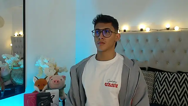 Snapshot of SalvadorFit chatting on 01/17/26, 08:01 SalvadorFit online show from 01/17/26, 08:01