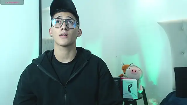 Snapshot of SalvadorFit chatting on 02/05/26, 08:24 SalvadorFit online show from 02/05/26, 08:24