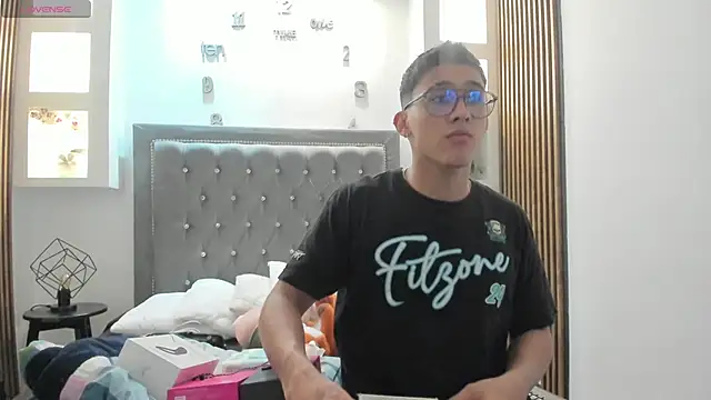 Snapshot of SalvadorFit chatting on 02/06/26, 08:34 SalvadorFit online show from 02/06/26, 08:34