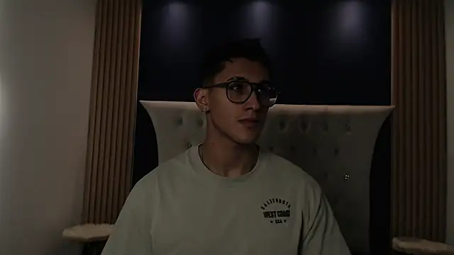 Snapshot of SalvadorFit chatting on 02/08/26, 08:23 SalvadorFit online show from 02/08/26, 08:23