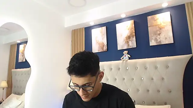 Snapshot of SalvadorFit chatting on 02/17/26, 08:26 SalvadorFit online show from 02/17/26, 08:26