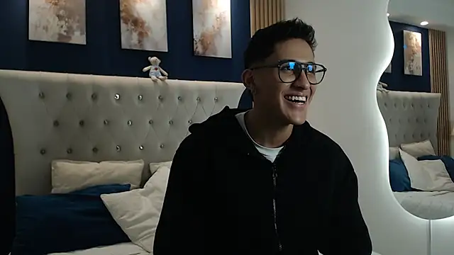 Snapshot of SalvadorFit chatting on 03/01/26, 08:11 SalvadorFit online show from 03/01/26, 08:11