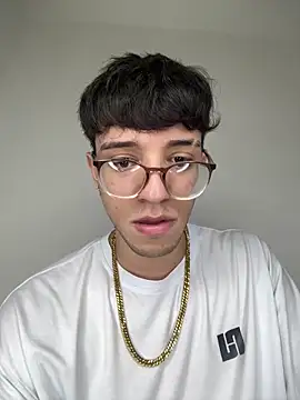 Snapshot of arthurdavies chatting on 10/25/25, 03:58 arthurdavies online show from 10/25/25, 03:58