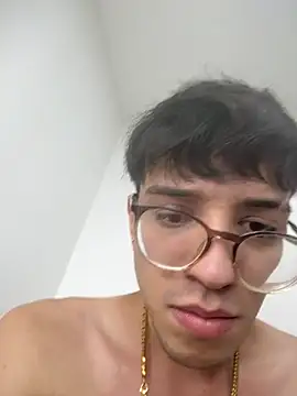 Snapshot of arthurdavies chatting on 10/27/25, 03:43 arthurdavies online show from 10/27/25, 03:43