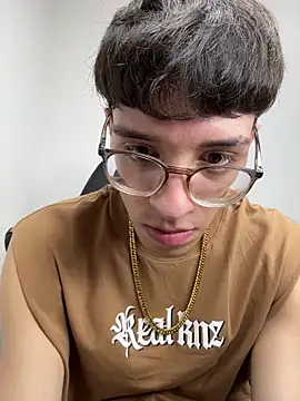 Snapshot of arthurdavies chatting on 12/04/25, 04:44 arthurdavies online show from 12/04/25, 04:44