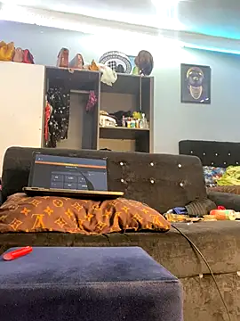 Daavikolovivi online show from 11/24/25, 01:44