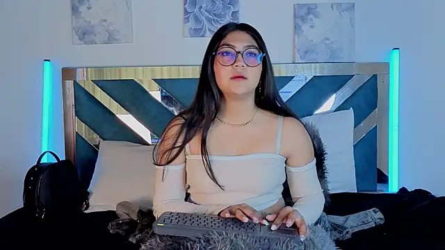Violettabloom  online show from 09/18/25, 07:49