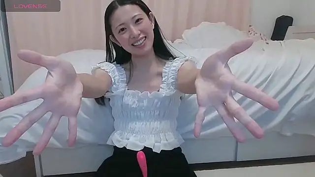 Snapshot of Mei_mei357 chatting on 10/18/25, 02:07 Mei mei357 online show from 10/18/25, 02:07