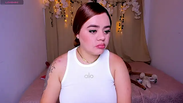 isabella arias2 online show from 04/21/26, 12:56