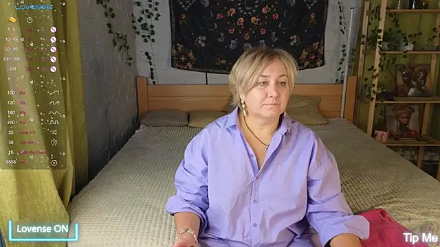 Marta Wils online show from 10/18/25, 03:09