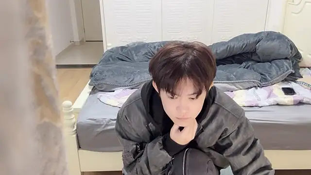 xlong00099 online show from 11/20/25, 08:03