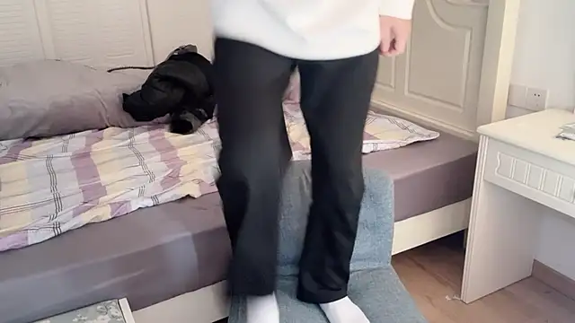 xlong00099 online show from 11/28/25, 02:14