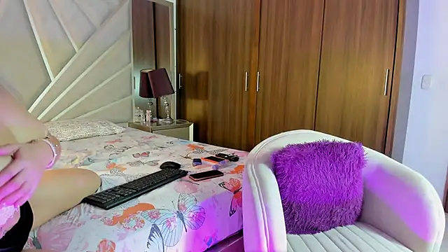 LiaRusselll  online show from 09/27/25, 11:54