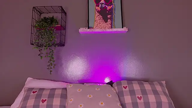 Snapshot of KeendraFox_ chatting on 10/21/25, 10:27 KeendraFox online show from 10/21/25, 10:27