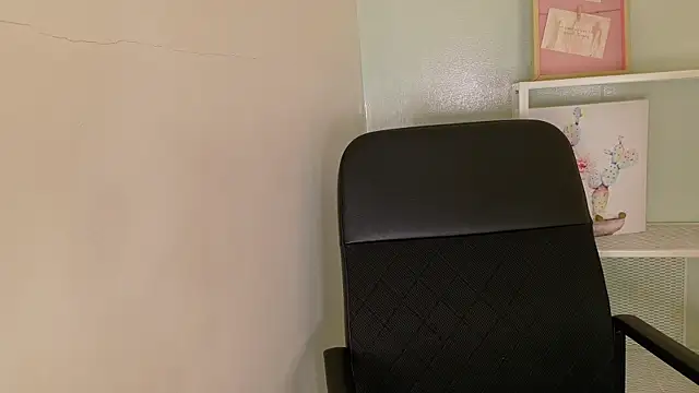 Snapshot of KeendraFox_ chatting on 10/24/25, 10:22 KeendraFox online show from 10/24/25, 10:22