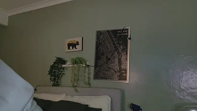 Snapshot of KeendraFox_ chatting on 10/28/25, 10:19 KeendraFox online show from 10/28/25, 10:19