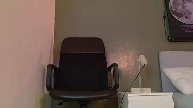 Snapshot of KeendraFox_ chatting on 11/06/25, 10:16 KeendraFox online show from 11/06/25, 10:16