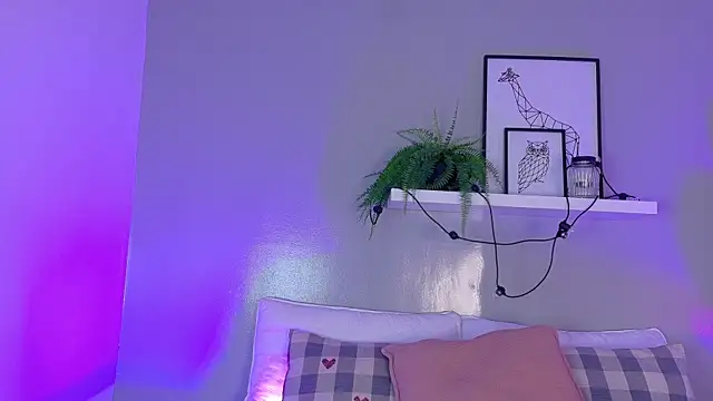 Snapshot of KeendraFox_ chatting on 11/08/25, 10:26 KeendraFox online show from 11/08/25, 10:26