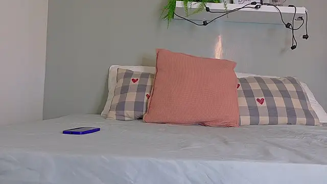 Snapshot of KeendraFox_ chatting on 11/09/25, 11:30 KeendraFox online show from 11/09/25, 11:30