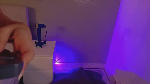 Snapshot of KeendraFox_ chatting on 11/26/25, 10:27 KeendraFox online show from 11/26/25, 10:27