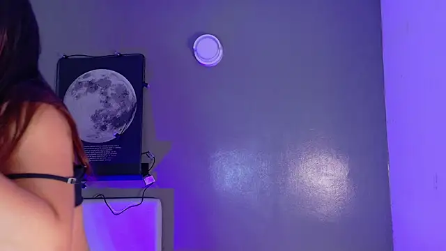 Snapshot of KeendraFox_ chatting on 12/16/25, 11:37 KeendraFox online show from 12/16/25, 11:37