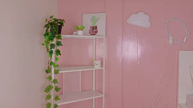 Snapshot of KeendraFox_ chatting on 01/19/26, 10:19 KeendraFox online show from 01/19/26, 10:19