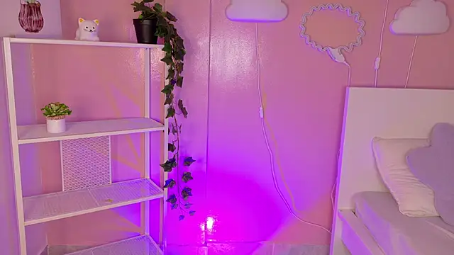 Snapshot of KeendraFox_ chatting on 02/11/26, 11:37 KeendraFox online show from 02/11/26, 11:37