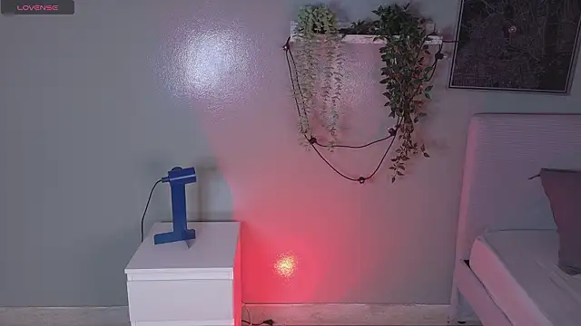 Snapshot of KeendraFox_ chatting on 02/18/26, 10:44 KeendraFox online show from 02/18/26, 10:44