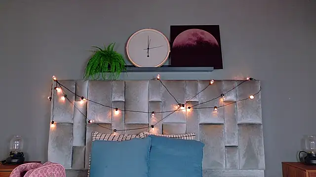 Snapshot of KeendraFox_ chatting on 03/01/26, 12:18 KeendraFox online show from 03/01/26, 12:18