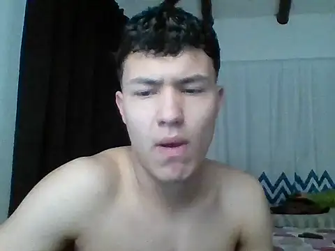 Snapshot of El_awo_ chatting on 10/28/25, 03:47 El awo online show from 10/28/25, 03:47