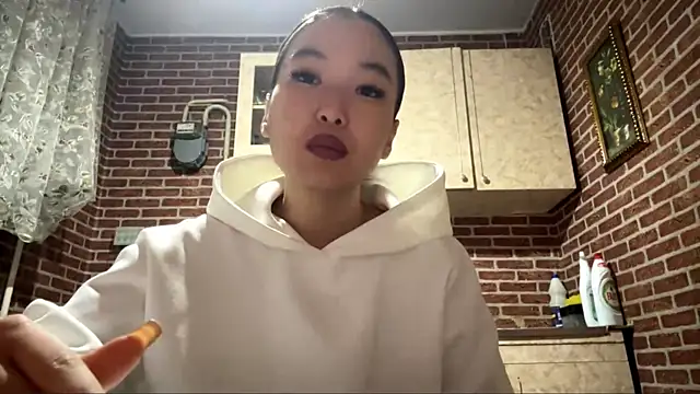 EmmaLeexth online show from 12/20/25, 02:02