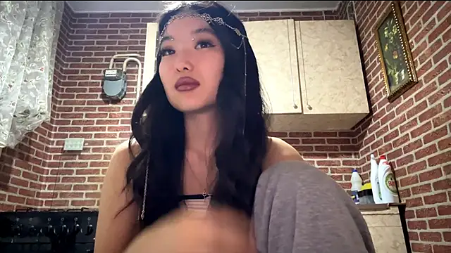 EmmaLeexth online show from 12/21/25, 02:24