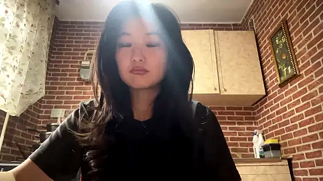 EmmaLeexth online show from 03/10/26, 10:09