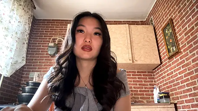 EmmaLeexth online show from 03/16/26, 10:08