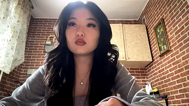 EmmaLeexth online show from 04/02/26, 11:41