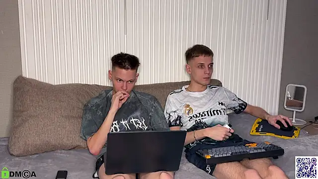 Snapshot of Eaton_ chatting on 10/30/25, 04:30 Eaton online show from 10/30/25, 04:30