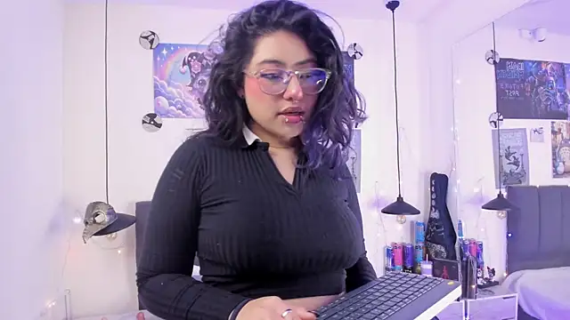 SabrinaV  online show from 07/04/26, 11:27