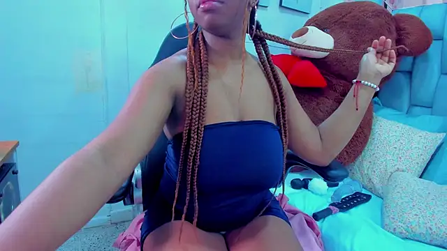 hazellanee online show from 11/12/25, 05:19