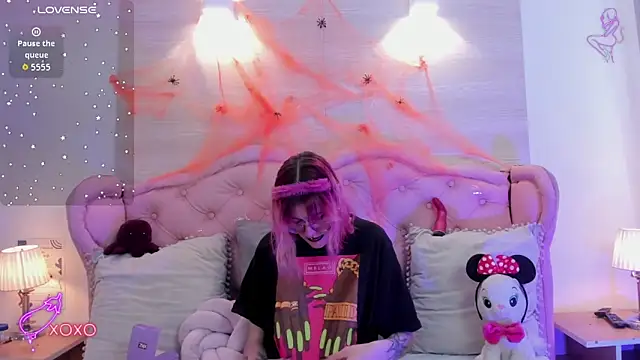 Rossiie Hunt  online show from 10/24/25, 04:14